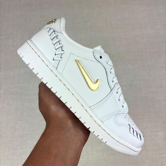 🏆 2024 Jordan 1 Low “Method of Make Sail Metallic Gold” 6W - Picture 1 of 6